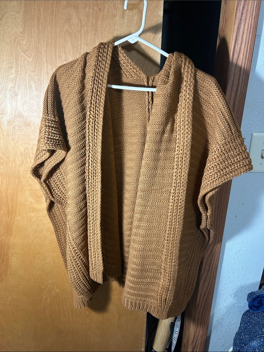 Men's Open-Front Short-Sleeve Cardigan in Camel Brown